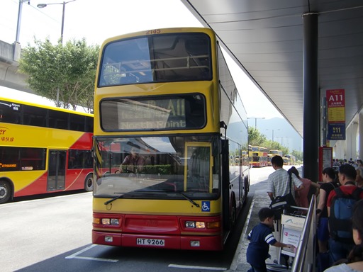 エアポートバスで香港市内へ.JPG