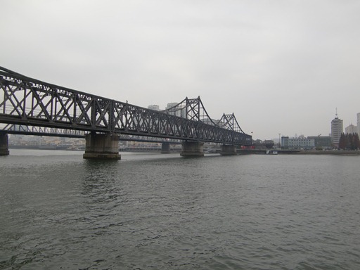 船上からの中朝友諠橋.JPG