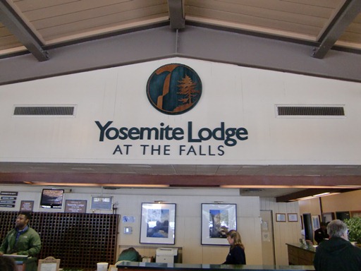 Yosemite Lodgeフロント.JPG